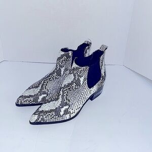BLONDO Emelia Leather Snake Print Waterproof Chelsea Boots Size 7.5